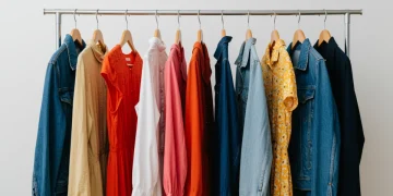 Vintage Fashion Growth: How Online Marketplaces Drive 2026 Trends